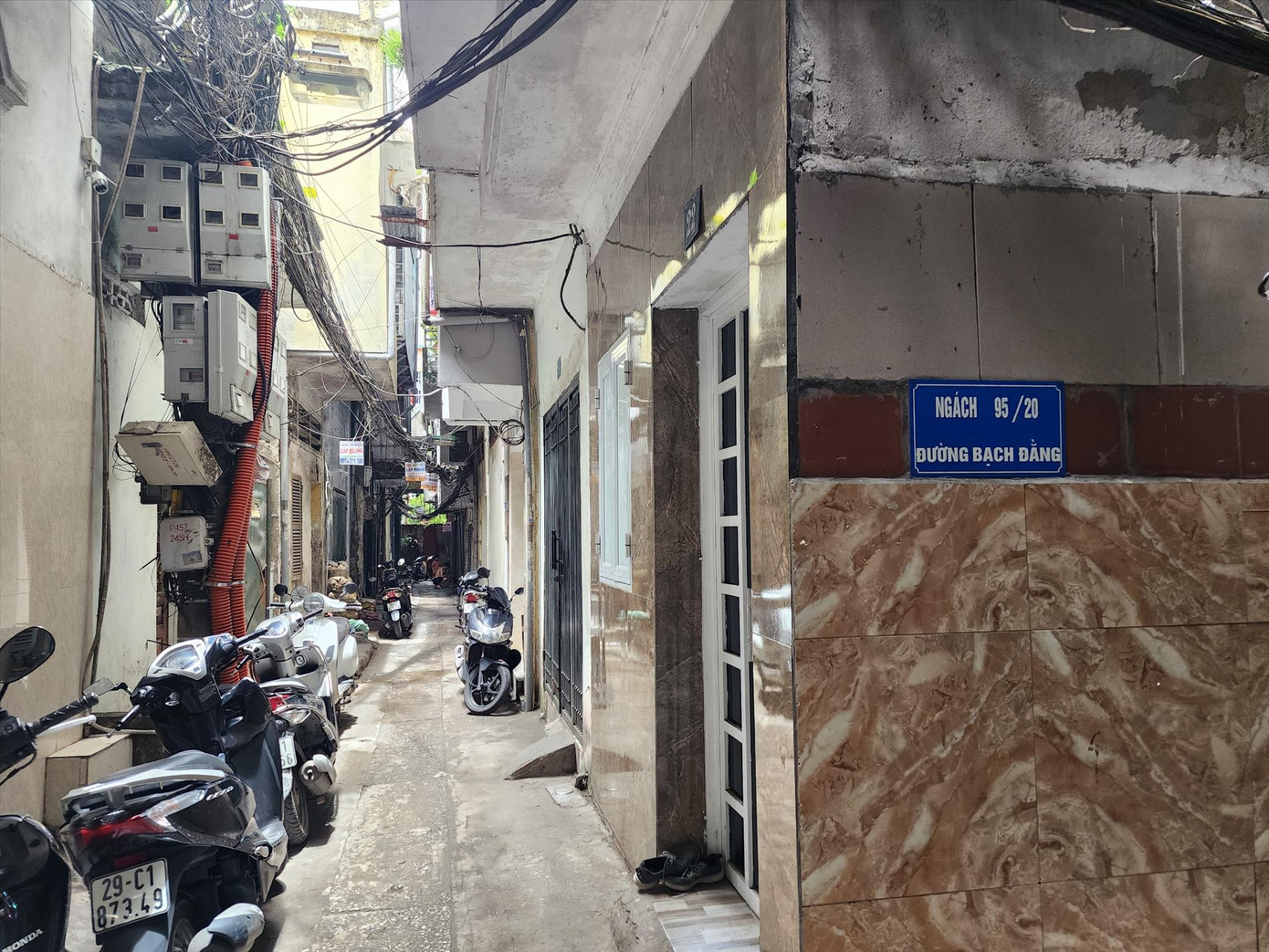 Một khu nhà trọ trên đường Bạch Đằng (quận Hai Bà Trưng) Một khu nhà trọ trên đường Bạch Đằng (quận Hai Bà Trưng)