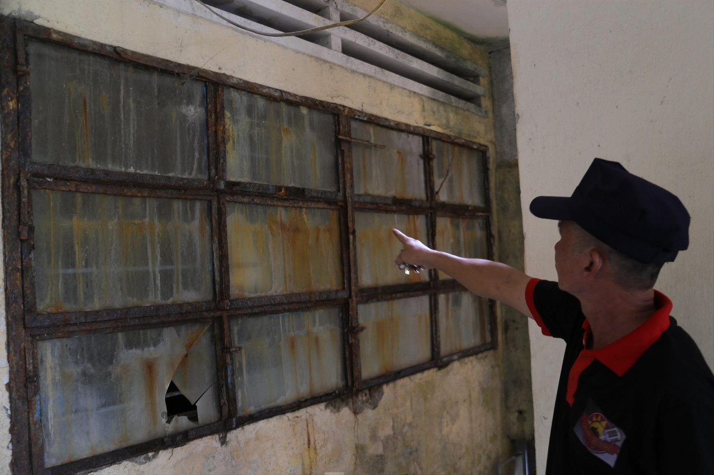 Trường THPT Phan Thành Tài đã xuống cấp, không đảm bảo an toàn và gây nhiều bất cập trong việc dạy học Trường THPT Phan Thành Tài đã xuống cấp, không đảm bảo an toàn và gây nhiều bất cập trong việc dạy học