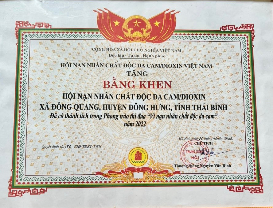 Những bằng khen về công tác xã hội của thương binh Vũ Văn Xuyến. Ảnh: Việt Khôi Những bằng khen về công tác xã hội của thương binh Vũ Văn Xuyến. Ảnh: Việt Khôi