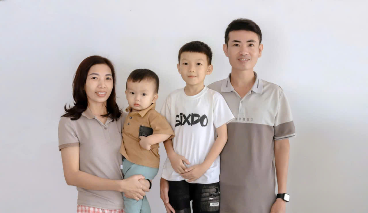 Gia đình hạnh phúc của Đại úy Ngô Quang Huy Gia đình hạnh phúc của Đại úy Ngô Quang Huy