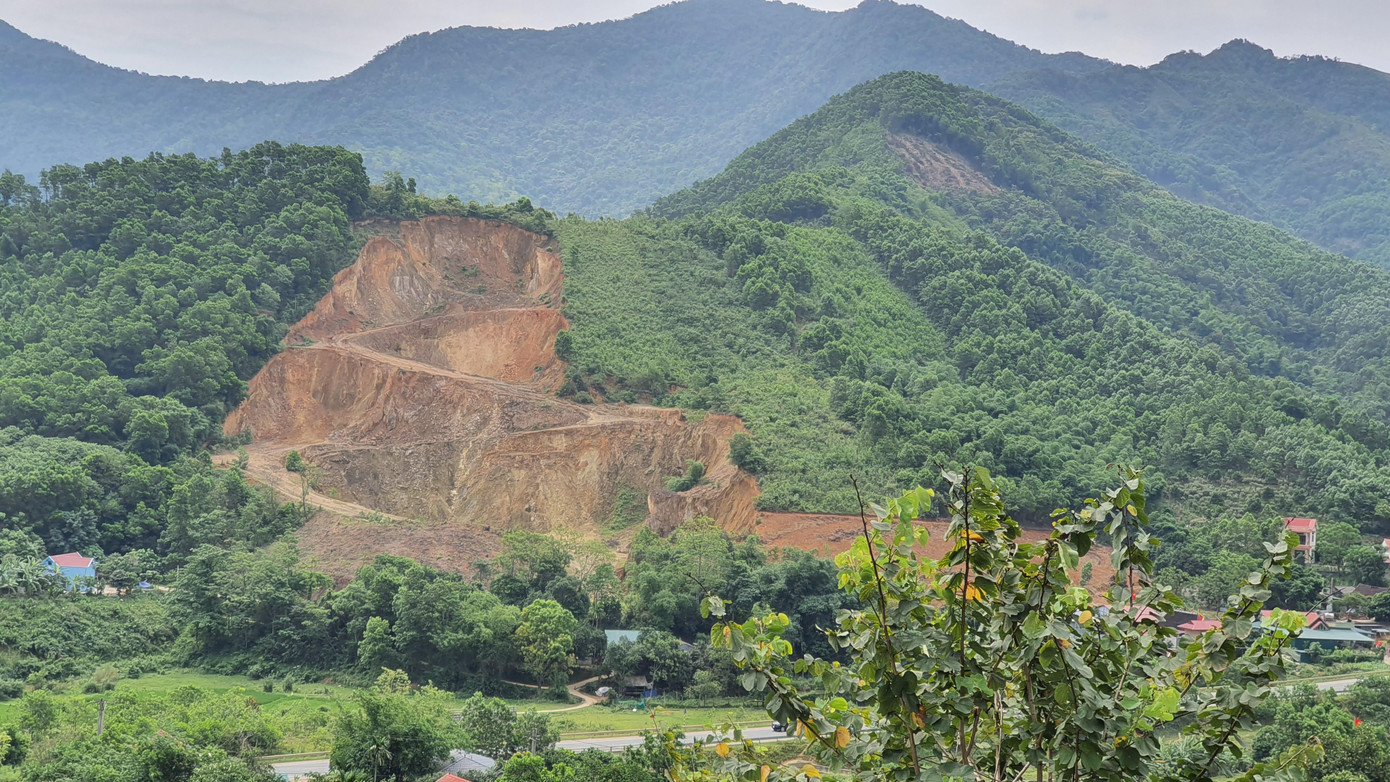 Người dân xót xa khi nhìn cảnh những đồi, núi bị phạt nham nhở Người dân xót xa khi nhìn cảnh những đồi, núi bị phạt nham nhở