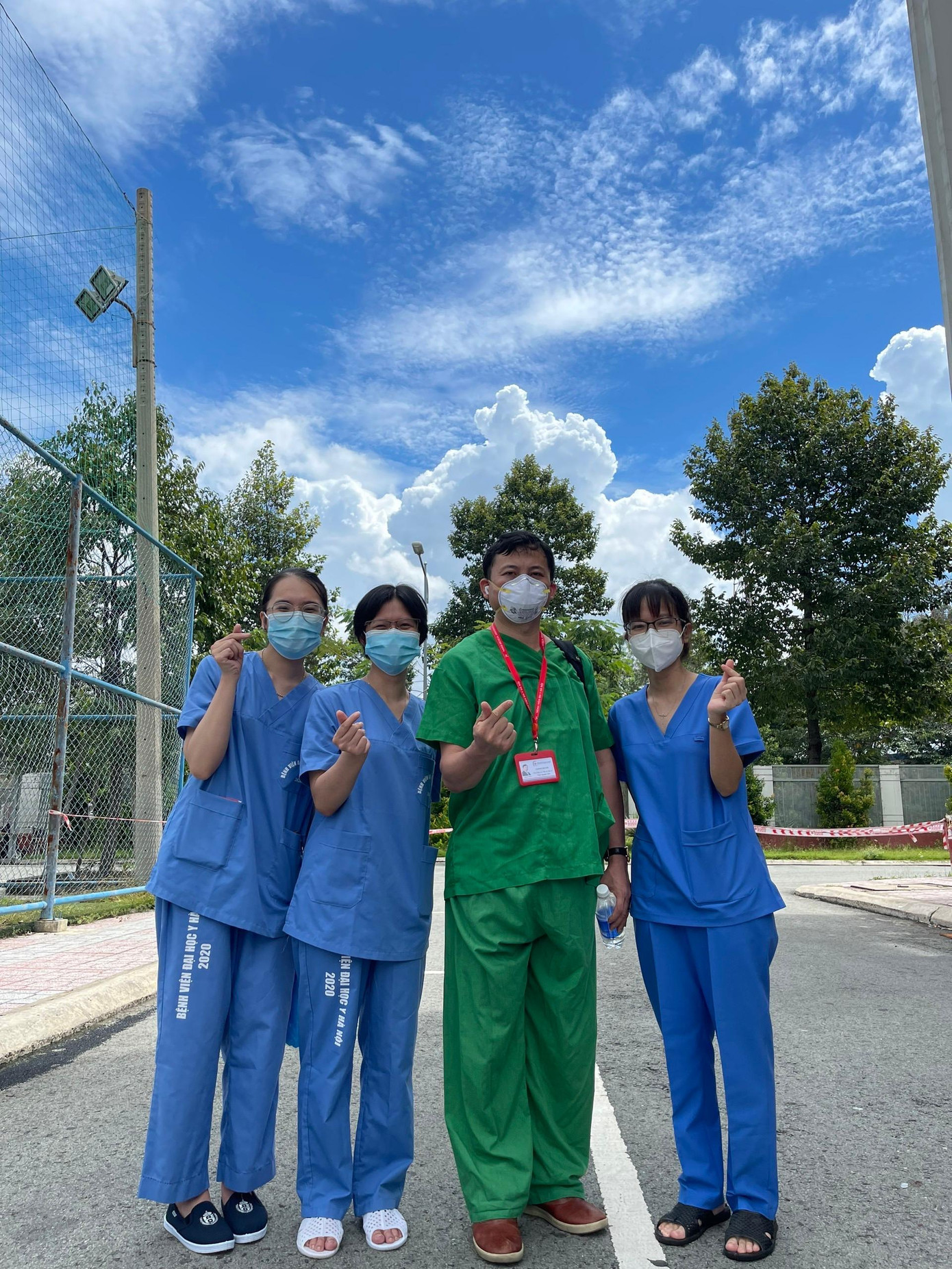 Các bác sĩ trẻ trong những ngày ở tâm dịch Các bác sĩ trẻ trong những ngày ở tâm dịch