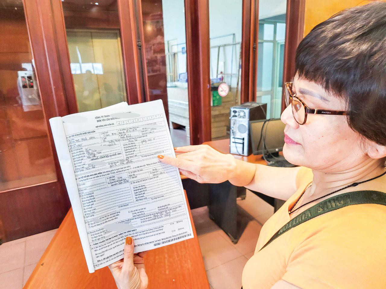 Nhiều người cao tuổi, sống bằng lương hưu bị nhân viên ngân hàng kiêm tư vấn bảo hiểm khai khống thu nhập tới 200 triệu đồng/năm Nhiều người cao tuổi, sống bằng lương hưu bị nhân viên ngân hàng kiêm tư vấn bảo hiểm khai khống thu nhập tới 200 triệu đồng/năm