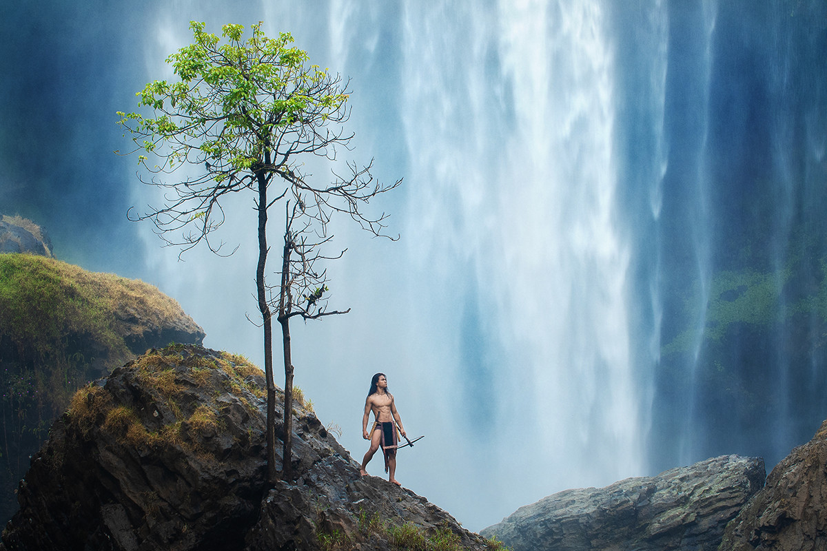 Tarzan Tây Nguyên bên cạnh thác nước hùng vĩ Tarzan Tây Nguyên bên cạnh thác nước hùng vĩ