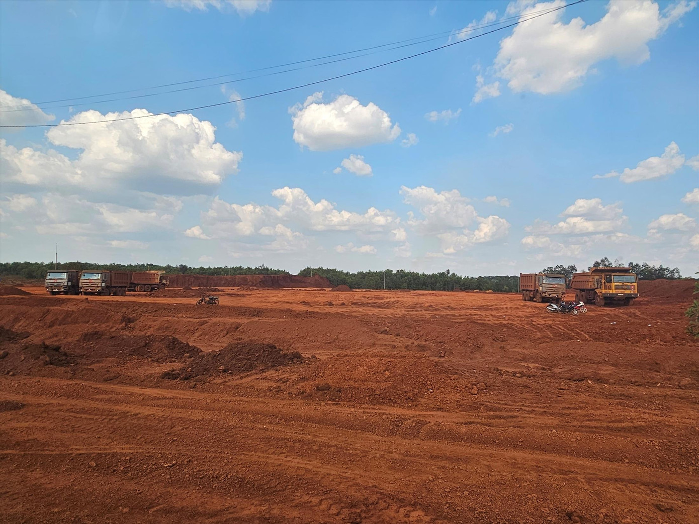 Việc khai thác bô xít bị gián đoạn Việc khai thác bô xít bị gián đoạn