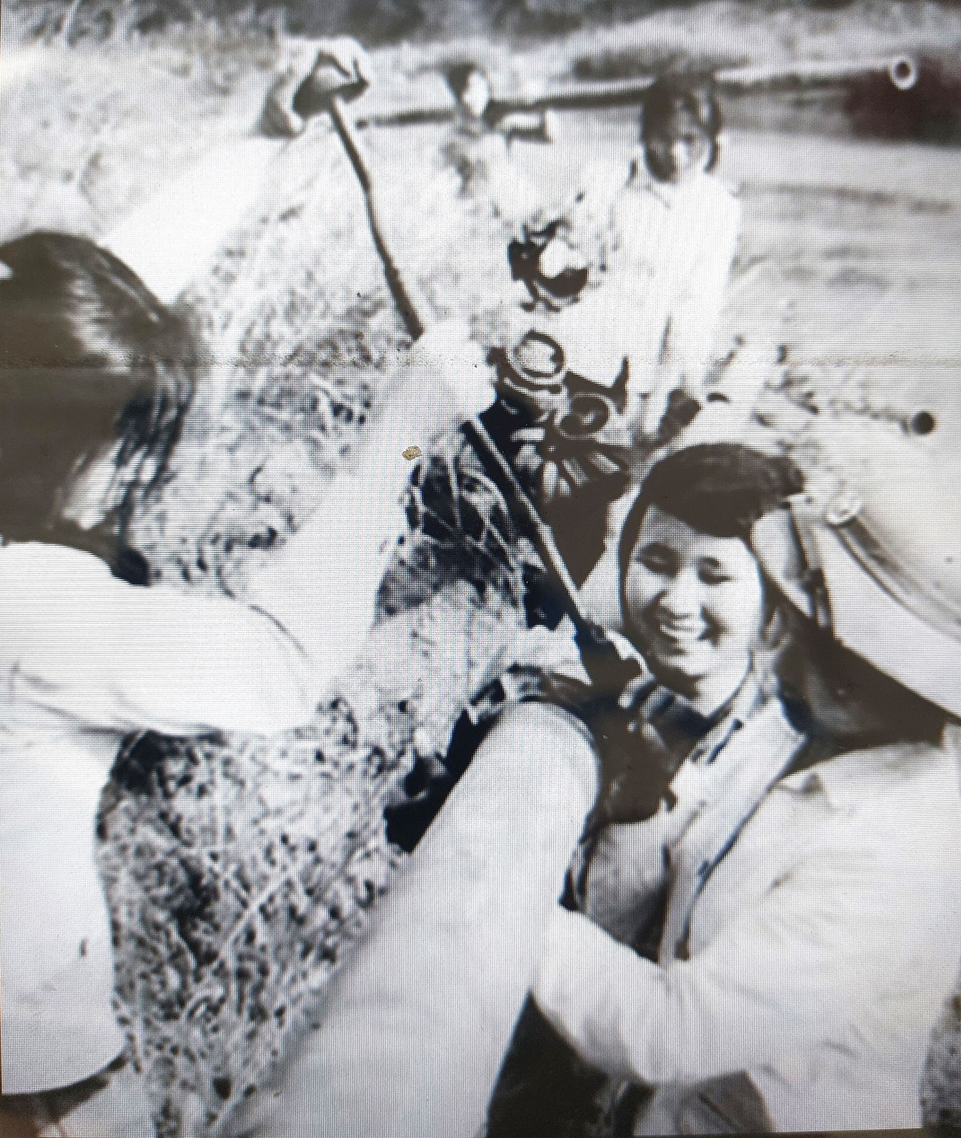 Các nữ chiến sĩ lắp đặt một đoạn của đường ống dẫn dầu Trường Sơn năm 1969 (Ảnh tư liệu) Các nữ chiến sĩ lắp đặt một đoạn của đường ống dẫn dầu Trường Sơn năm 1969 (Ảnh tư liệu)