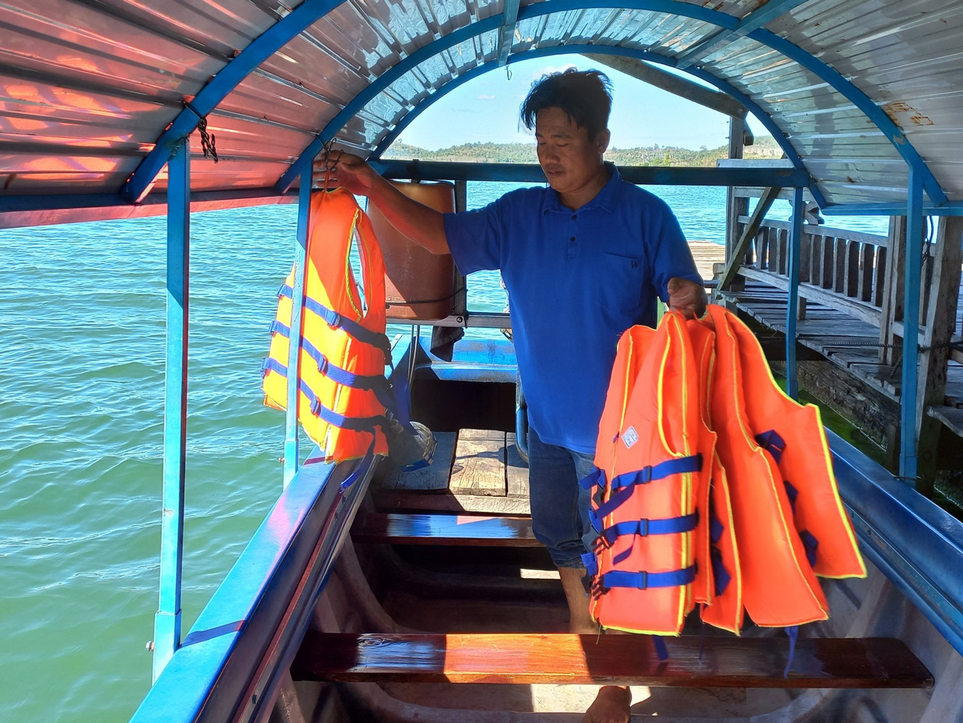 Người dân đầu tư thuyền máy, áo phao phục vụ du lịch Người dân đầu tư thuyền máy, áo phao phục vụ du lịch