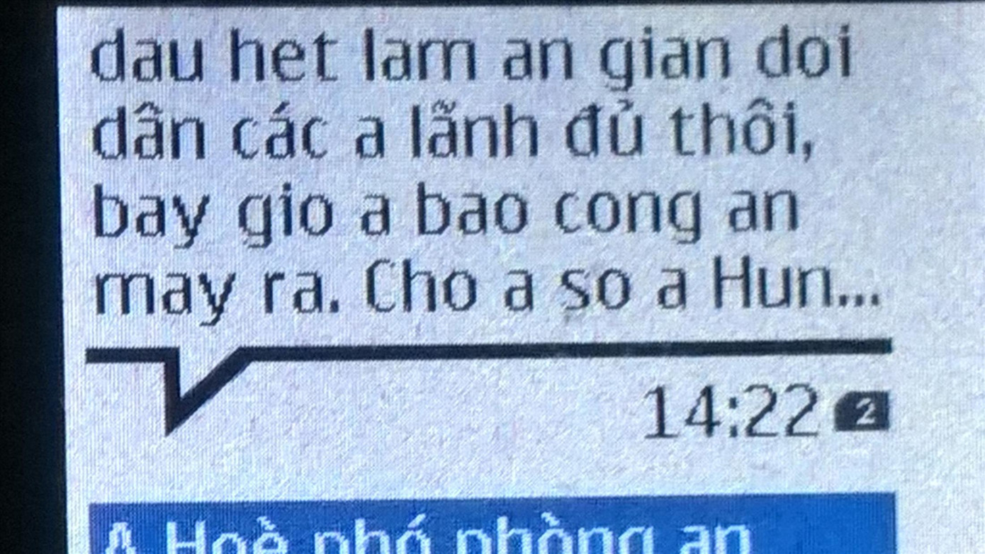 Hàng trăm tin nhắn của các kỹ sư trên công trường gửi cho bà con nông dân nhờ chuyển cho báo chí và Chính phủ ảnh: Văn Chương