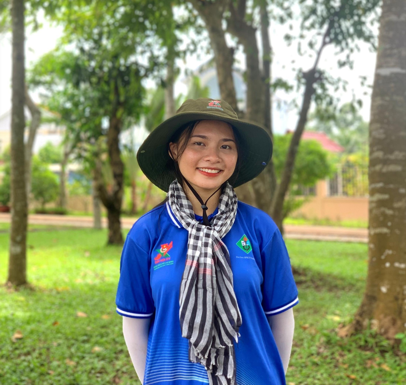 Kim Ngân, sinh viên Trường ĐH Sư phạm Kỹ thuật Vĩnh Long tham gia chiến dịch Mùa hè xanh tại xã Tân Phú, huyện Tam Bình, tỉnh Vĩnh Long Kim Ngân, sinh viên Trường ĐH Sư phạm Kỹ thuật Vĩnh Long tham gia chiến dịch Mùa hè xanh tại xã Tân Phú, huyện Tam Bình, tỉnh Vĩnh Long