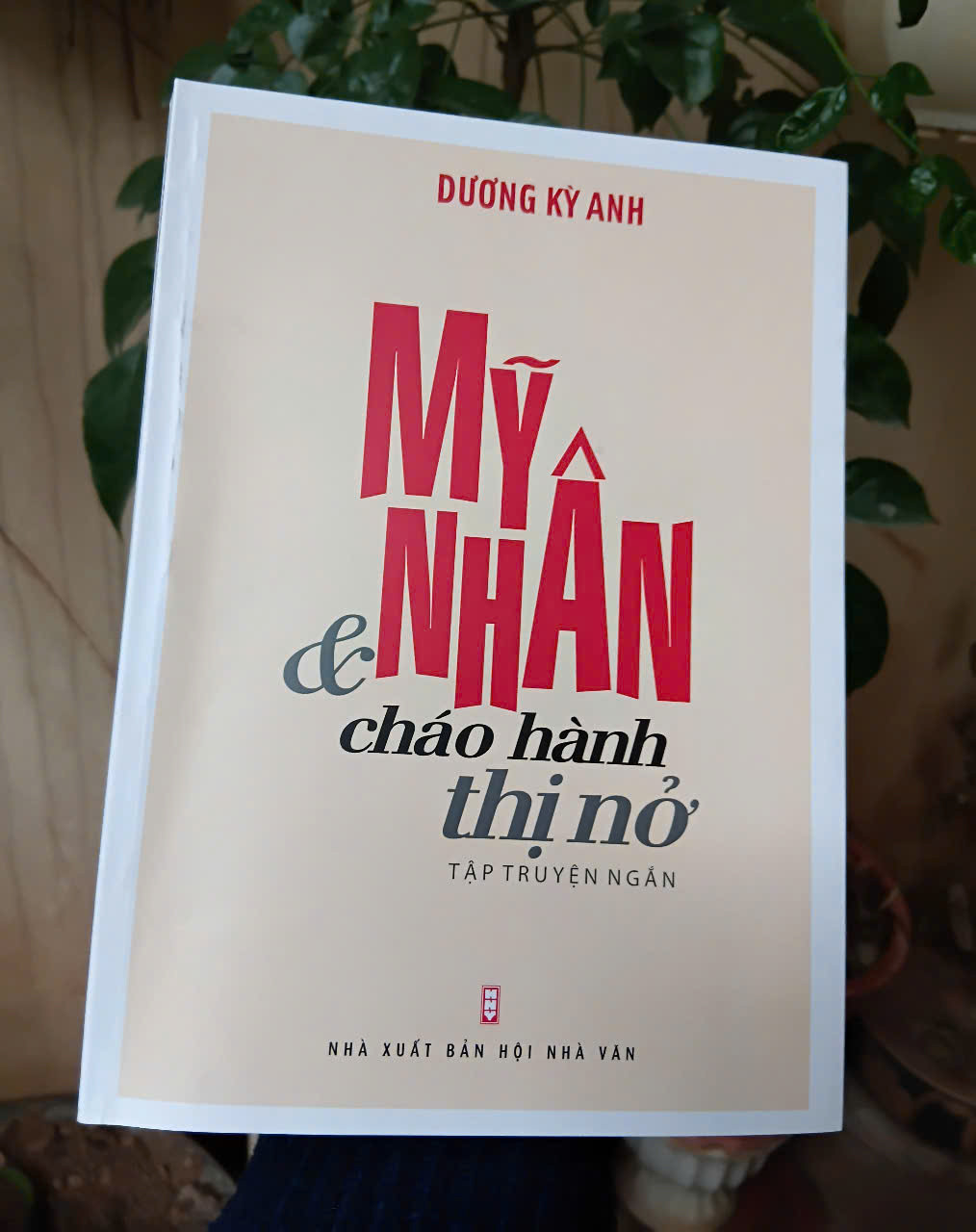 Tập truyện ngắn tâm đắc nhất của nhà văn Dương Kỳ Anh Tập truyện ngắn tâm đắc nhất của nhà văn Dương Kỳ Anh