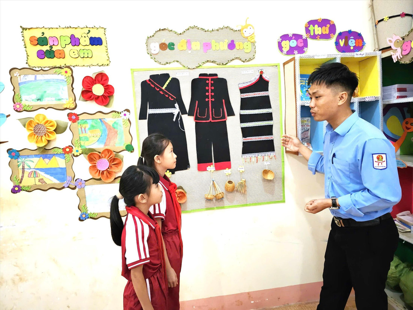 Thầy giáo ở xã vùng sâu Đắk Lắk giáo dục tình yêu quê hương, dân tộc cho học sinh Thầy giáo ở xã vùng sâu Đắk Lắk giáo dục tình yêu quê hương, dân tộc cho học sinh