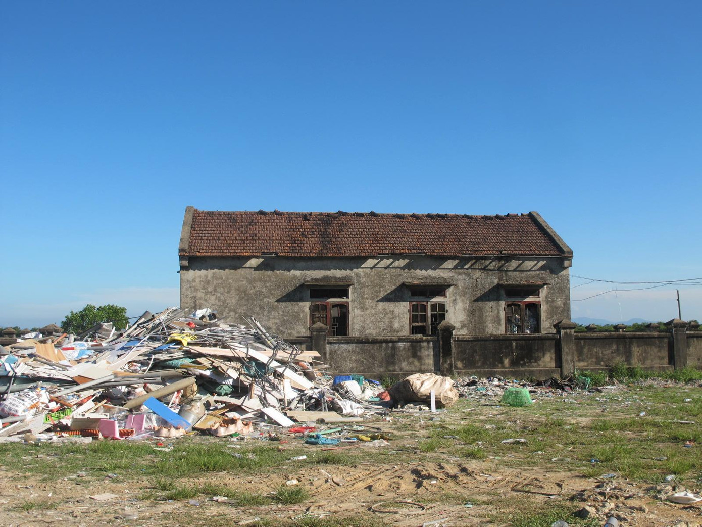 Nhà văn hóa được xây tại khu tái định cư Thạch Khê đã hư hỏng