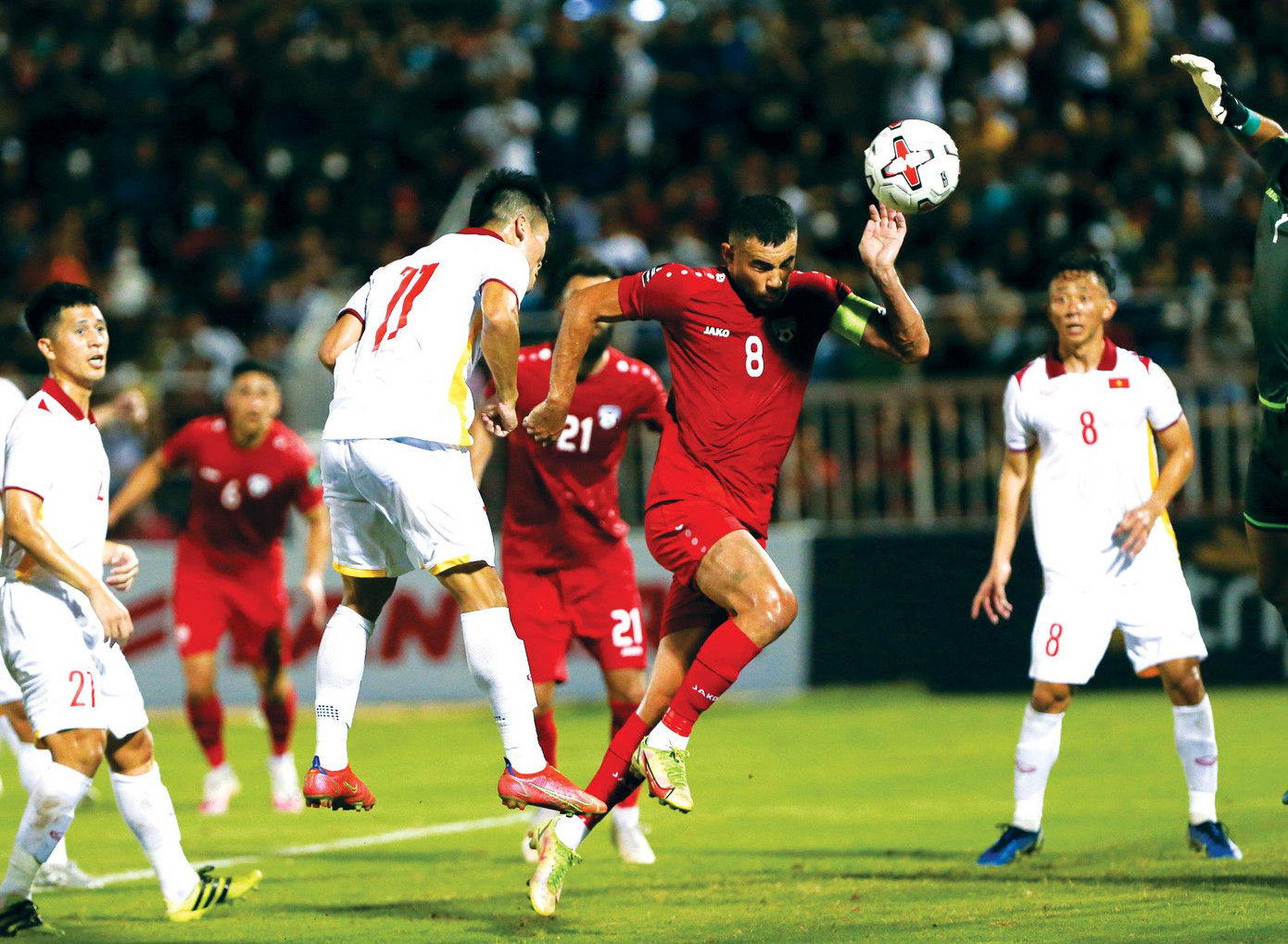 Pha đánh đầu ghi bàn mở tỷ số của Tuấn Hải ảnh: tô quốc an