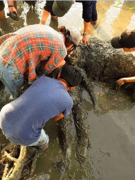 Diễn viên Thanh Tú “tắm bùn” trong nhiều giờ đồng hồ khi tham gia “Thất Sơn Tâm Linh”