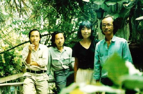 Họa sĩ Đinh Cường, nhà văn Bửu Ý, Siphani và nhạc sĩ Trịnh Công Sơn - Sài Gòn 1972 (Ảnh: T.L) Họa sĩ Đinh Cường, nhà văn Bửu Ý, Siphani và nhạc sĩ Trịnh Công Sơn - Sài Gòn 1972 (Ảnh: T.L)