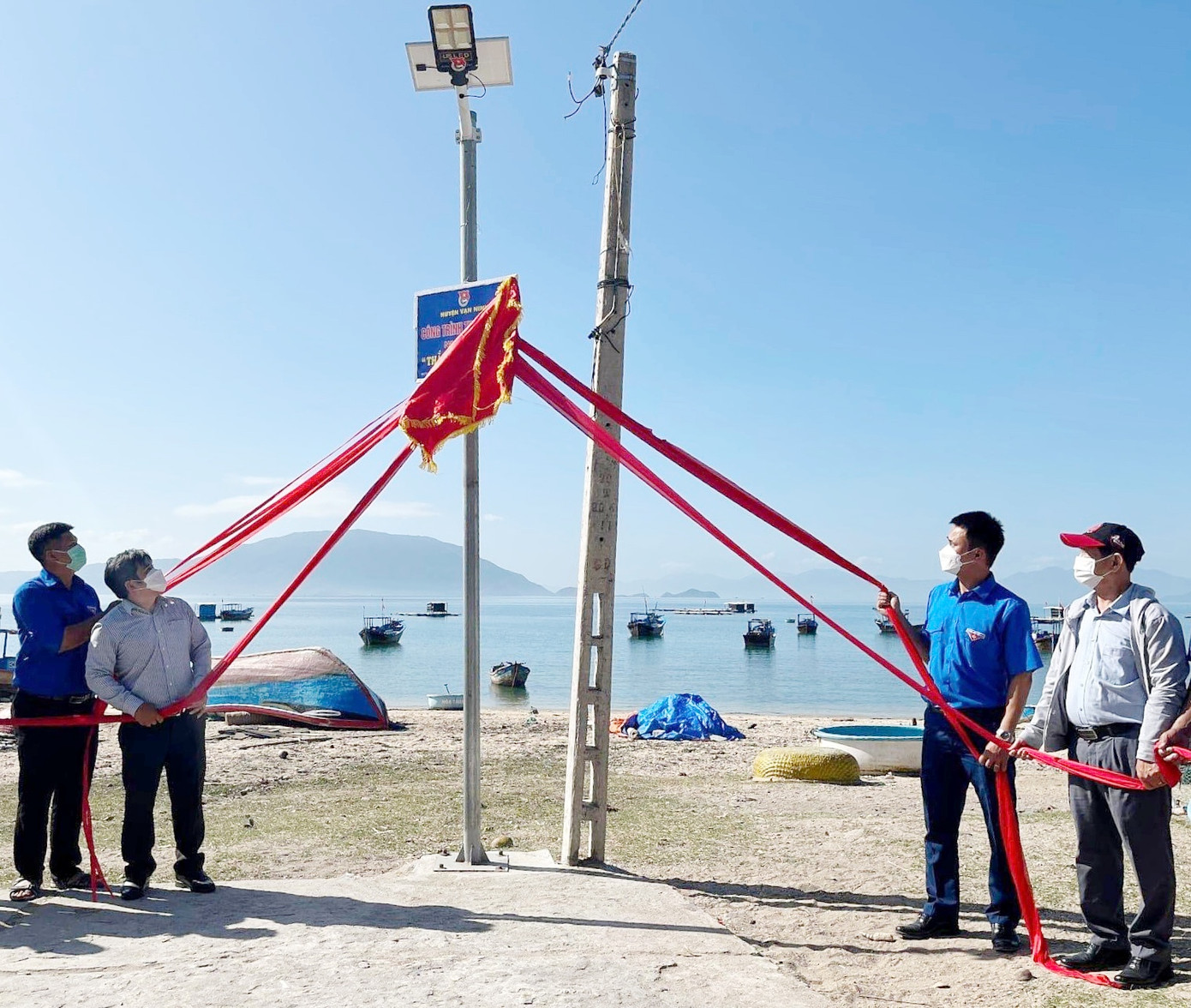 Công trình thanh niên “Thắp sáng thôn đảo” tại thôn Điệp Sơn. Ảnh: Thục Hiền Công trình thanh niên “Thắp sáng thôn đảo” tại thôn Điệp Sơn. Ảnh: Thục Hiền