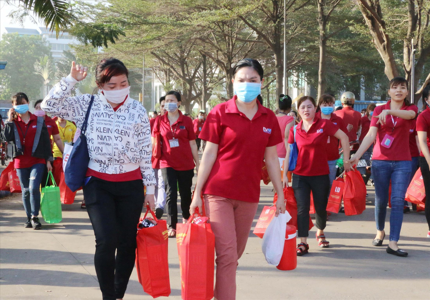 Bình Dương dự toán chi 300 tỷ đồng lo Tết cho người lao động ảnh: H.C