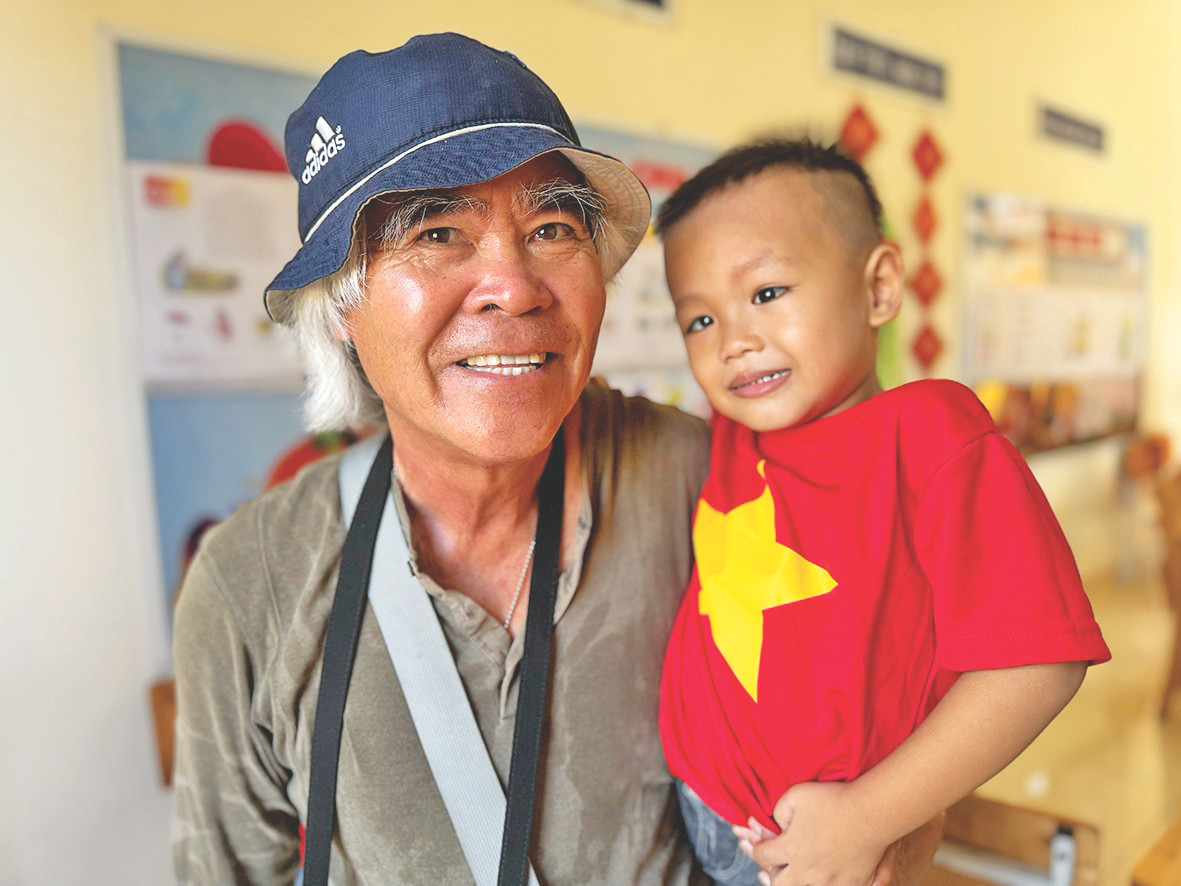 Nhiếp ảnh gia Nick Út tại quần đảo Trường Sa năm 2024. Ảnh: Nhân vật cung cấp.