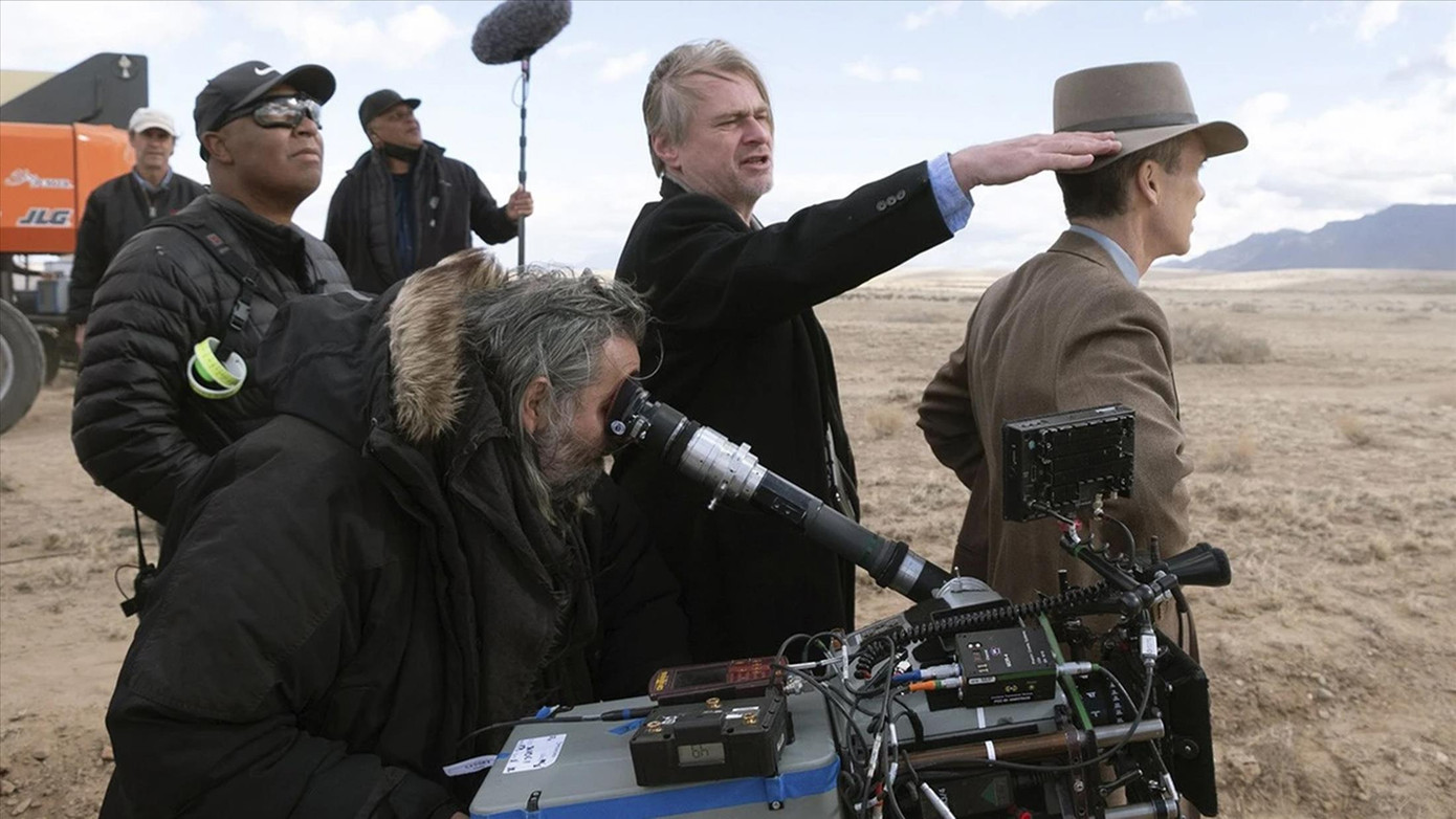 Đạo diễn Christopher Nolan trên phim trường Oppenheimer. Ảnh: Universal Pictures