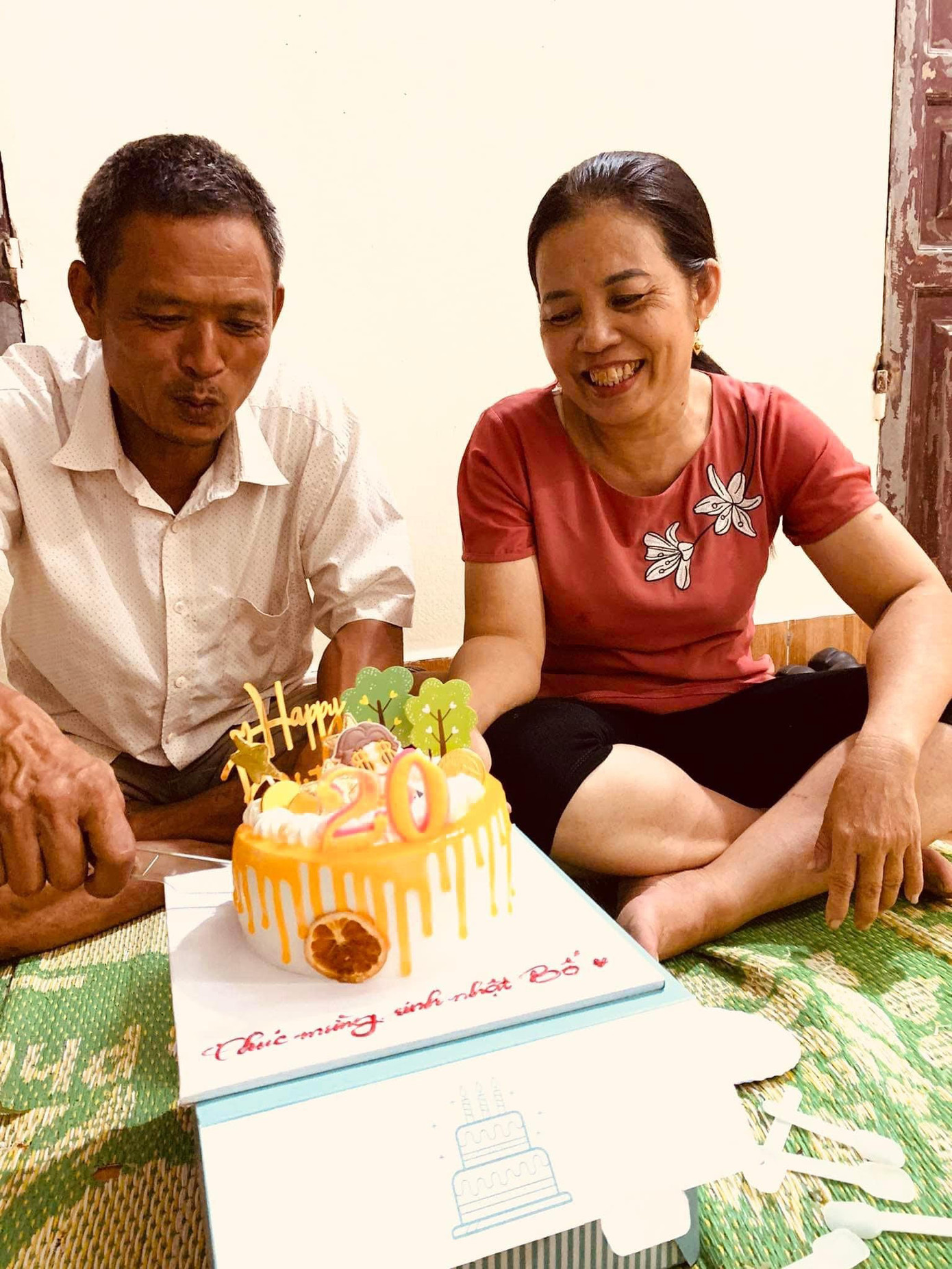 Gia đình nhỏ hạnh phúc của anh Lê Thế Sinh (47 tuổi) và chị Nguyễn Thị Thi (45 tuổi) tại khu công nghiệp Thăng Long ở Hà Nội