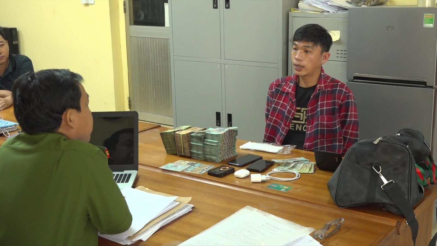 Cơ quan điều tra lấy lời khai đối với Lâm Phúc Lợi Ảnh: Công an cung cấp