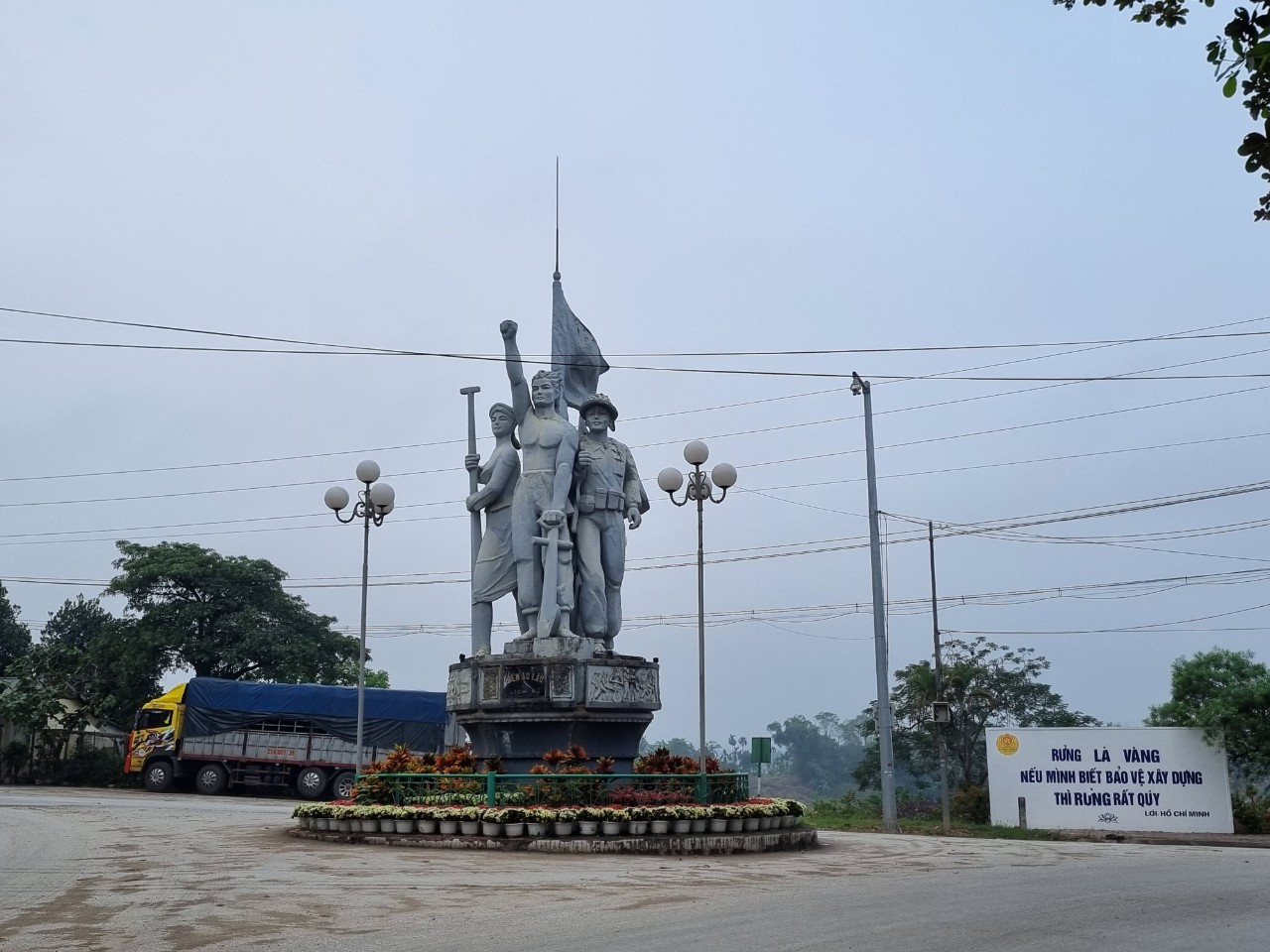 Tượng đài bến Âu Lâu là địa danh in dấu nhiều chiến công oanh liệt của quân và dân trong chiến thắng lịch sử Điện Biên Phủ