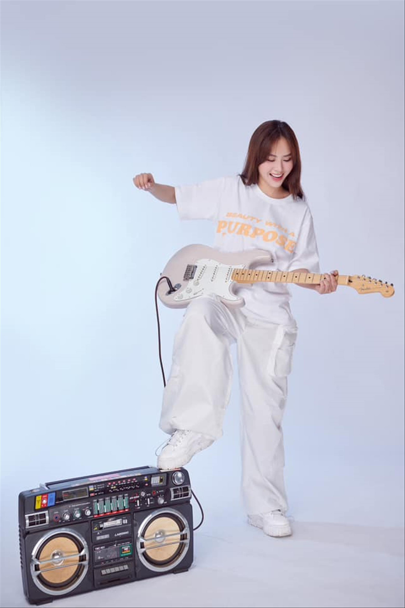 Mai Phương cung cấp mặt hàng thời trang do người nhà bệnh nhân có hoàn cảnh khó khăn làm ra (lợi nhuận dành làm từ thiện) Mai Phương cung cấp mặt hàng thời trang do người nhà bệnh nhân có hoàn cảnh khó khăn làm ra (lợi nhuận dành làm từ thiện)