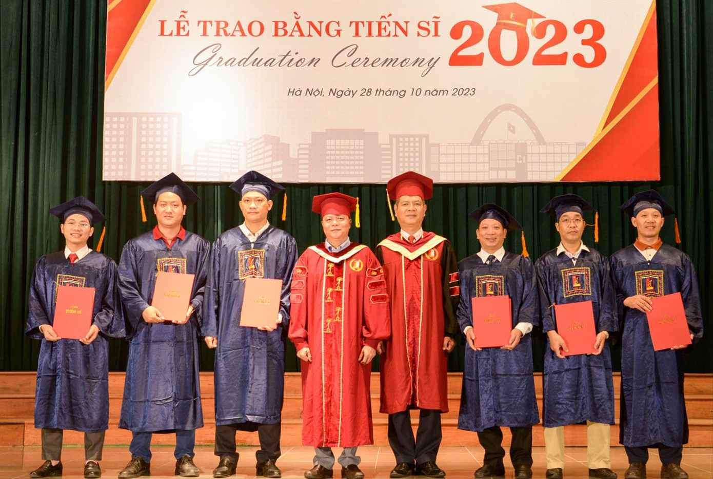 Các tân tiến sĩ của ĐH Bách khoa Hà Nội nhận bằng năm 2023 Ảnh: Hà Kim