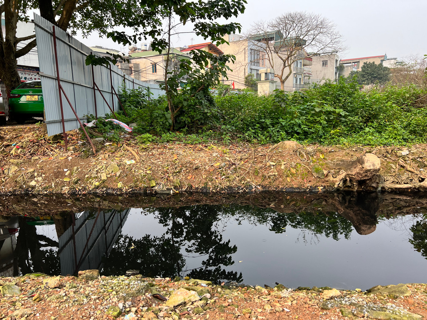 Dự án nhà xã hội tại phường Thượng Thanh, quận Long Biên, Hà Nội triển khai từ năm 2008 đến nay vẫn là bãi đất hoang. Ảnh: Minh Tuấn