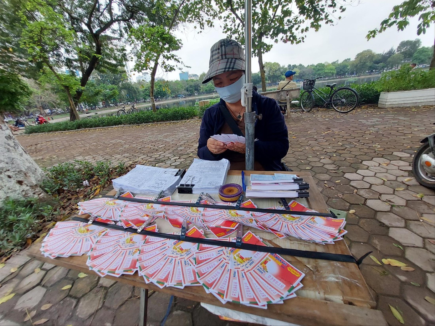 Một đại lý bán vé xổ số tại Hà Nội Ảnh: QN