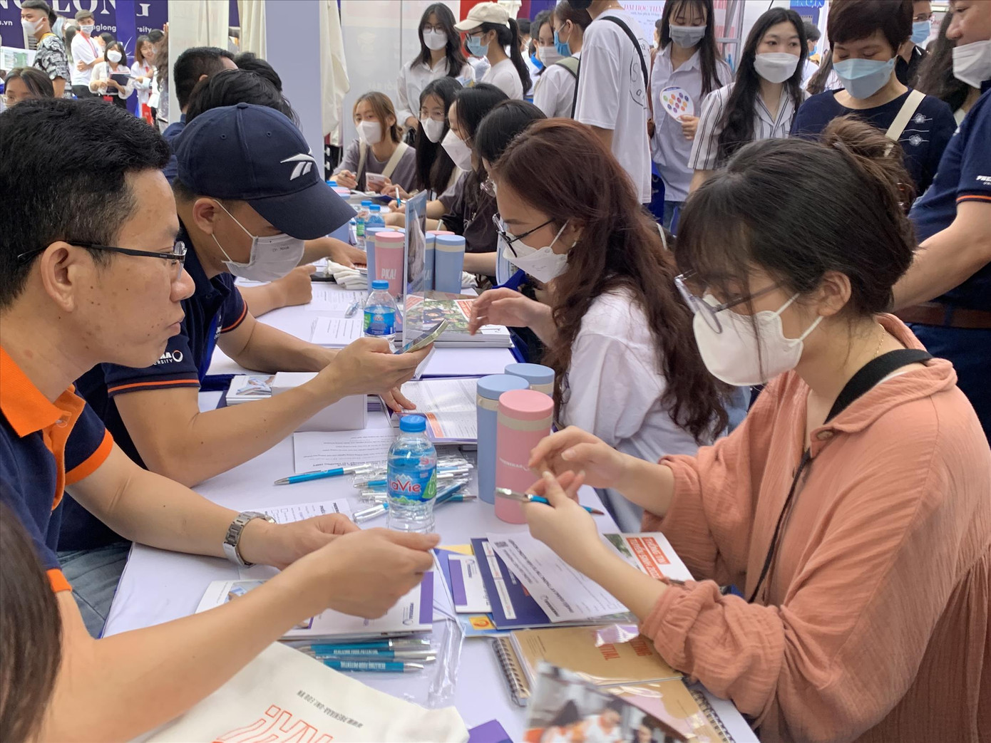 Tăng học phí không chỉ tạo áp lực với sinh viên, mà còn với nhà trường Ảnh: Nghiêm Huê