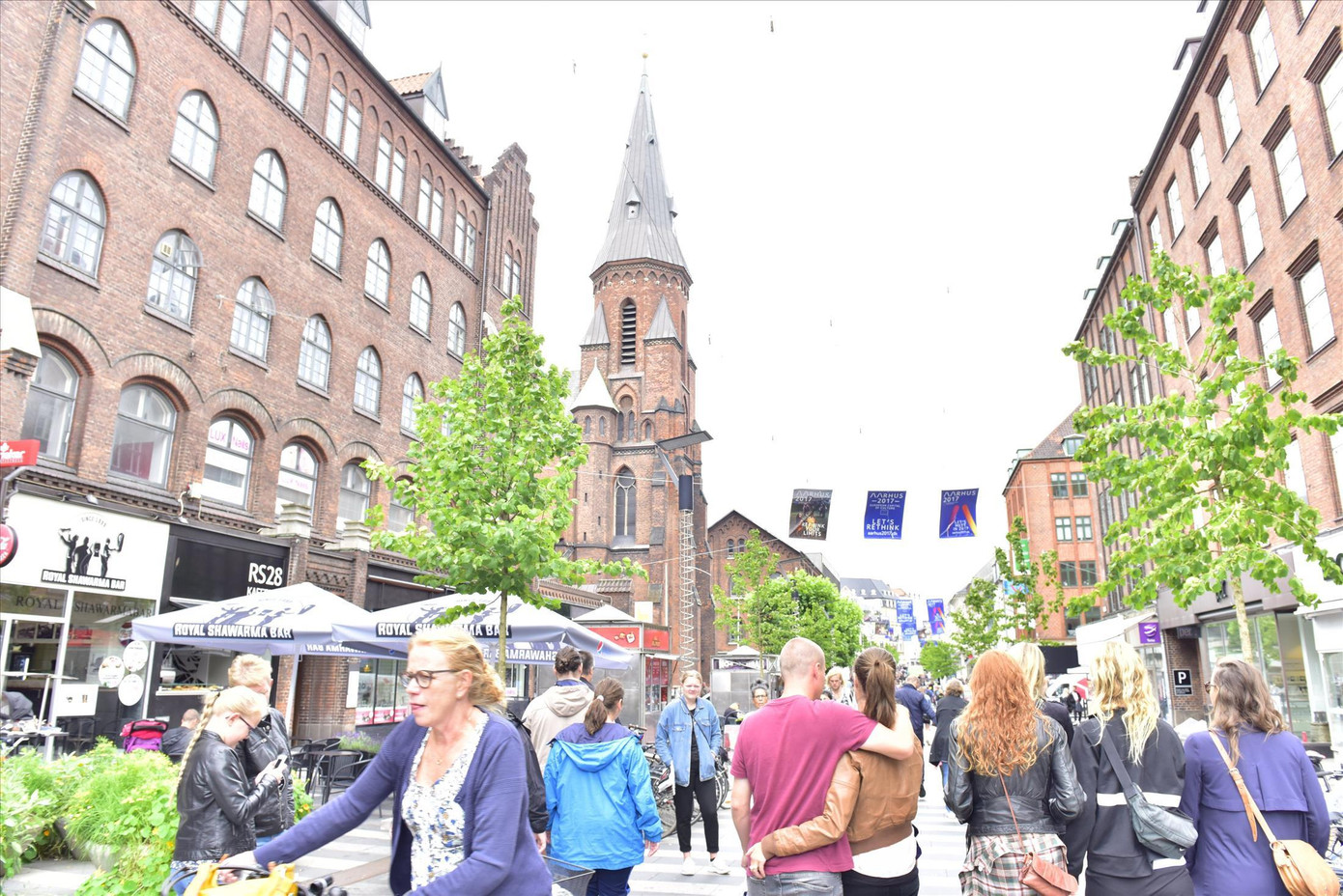 Phố đi bộ Aarhus (Đan Mạch) - thiên đường mua sắm sản phẩm mùa đông đặc biệt là áo ấm ảnh: huỳnh thu dung Phố đi bộ Aarhus (Đan Mạch) - thiên đường mua sắm sản phẩm mùa đông đặc biệt là áo ấm ảnh: huỳnh thu dung