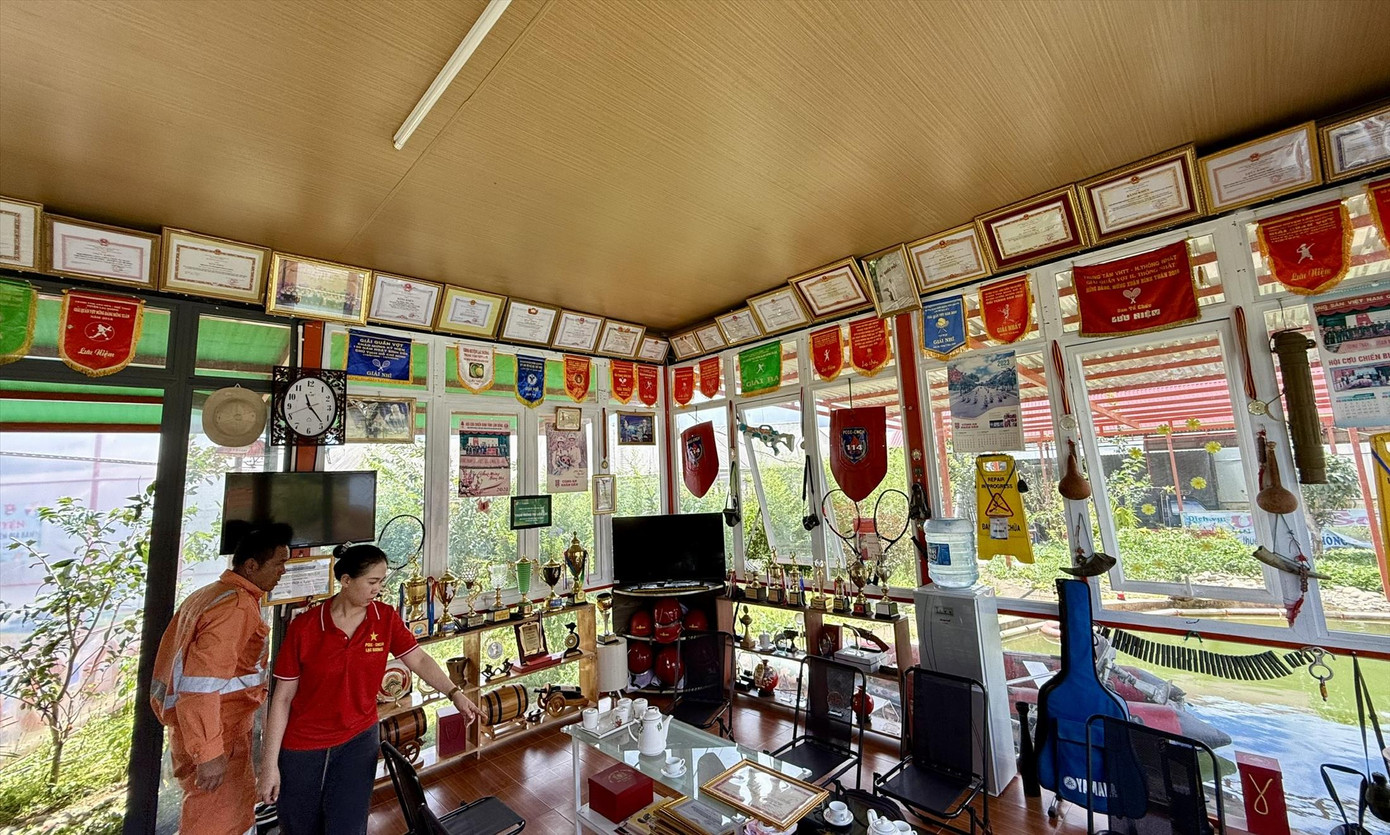 Nhiều bằng khen tập thể, cá nhân treo tại trụ sở của đội. Nhiều bằng khen tập thể, cá nhân treo tại trụ sở của đội.