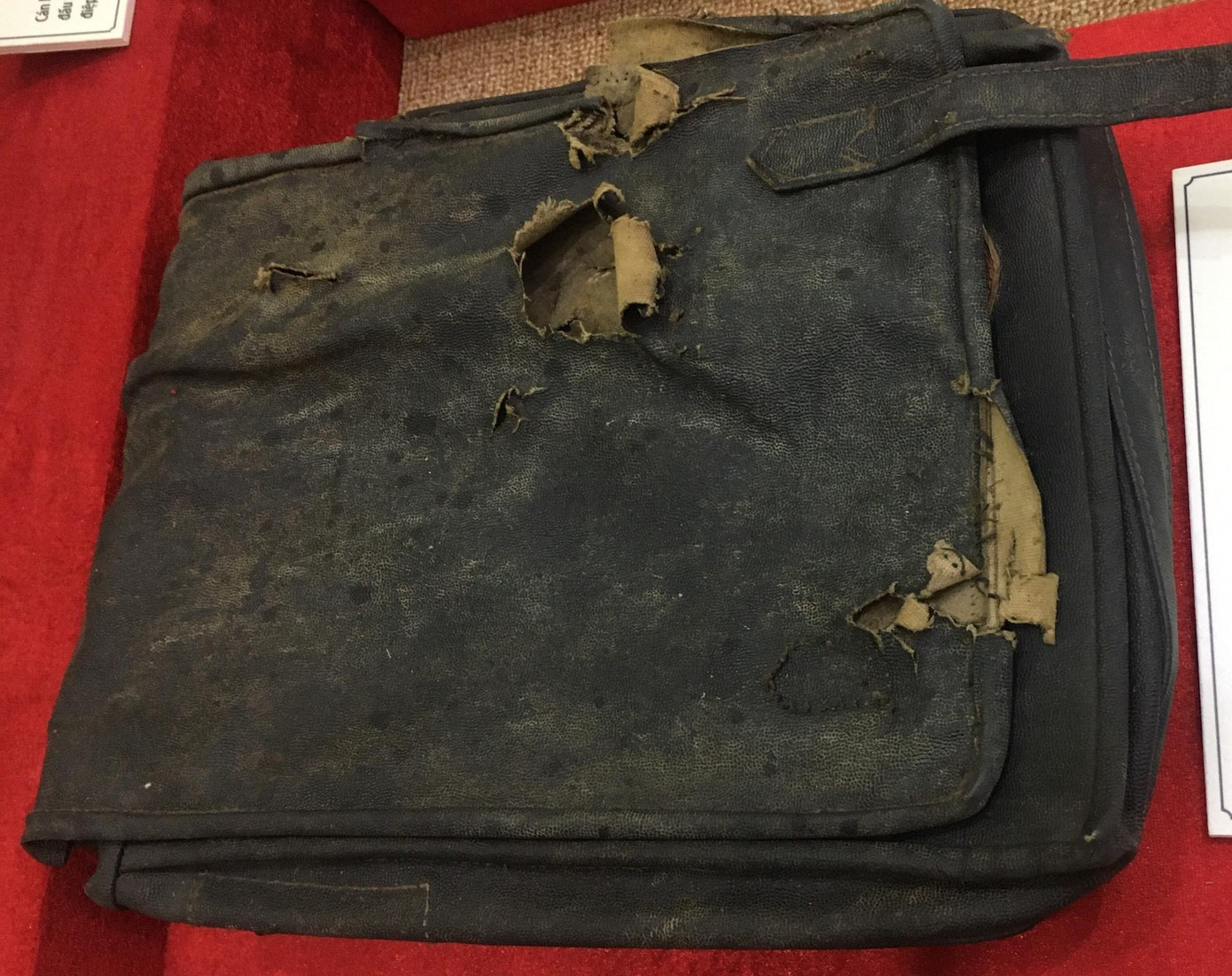 Liệt sĩ Đoàn Tiến Phúc, chiến sĩ cơ yếu đồn Pò Hèn (Quảng Ninh) và chiếc xà cột đựng tài liệu mật mã