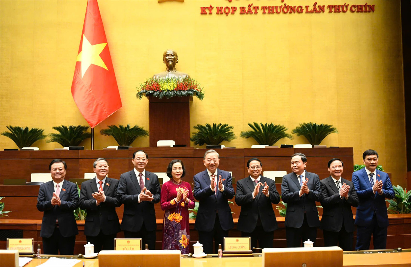 Lãnh đạo Đảng, Nhà nước tại phiên bế mạc kỳ họp bất thường lần thứ 9 Lãnh đạo Đảng, Nhà nước tại phiên bế mạc kỳ họp bất thường lần thứ 9