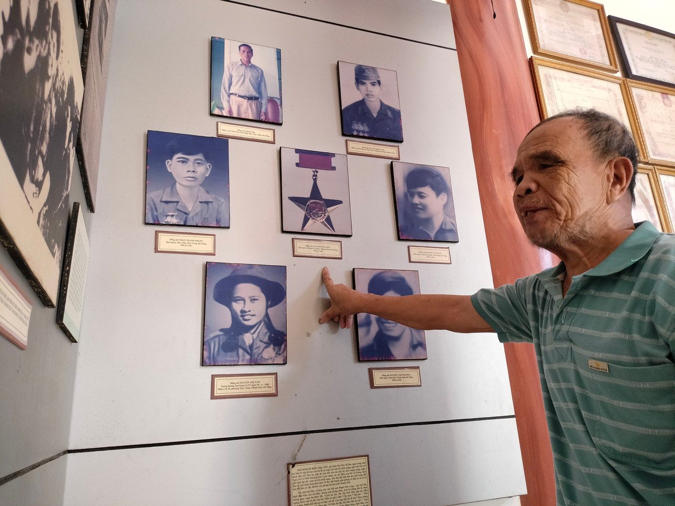 Hình ảnh 7 dũng sĩ Thanh Khê bên trong Khu lưu niệm ở di tích nhà mẹ Nhu. Ảnh: Nguyễn Thành Hình ảnh 7 dũng sĩ Thanh Khê bên trong Khu lưu niệm ở di tích nhà mẹ Nhu. Ảnh: Nguyễn Thành