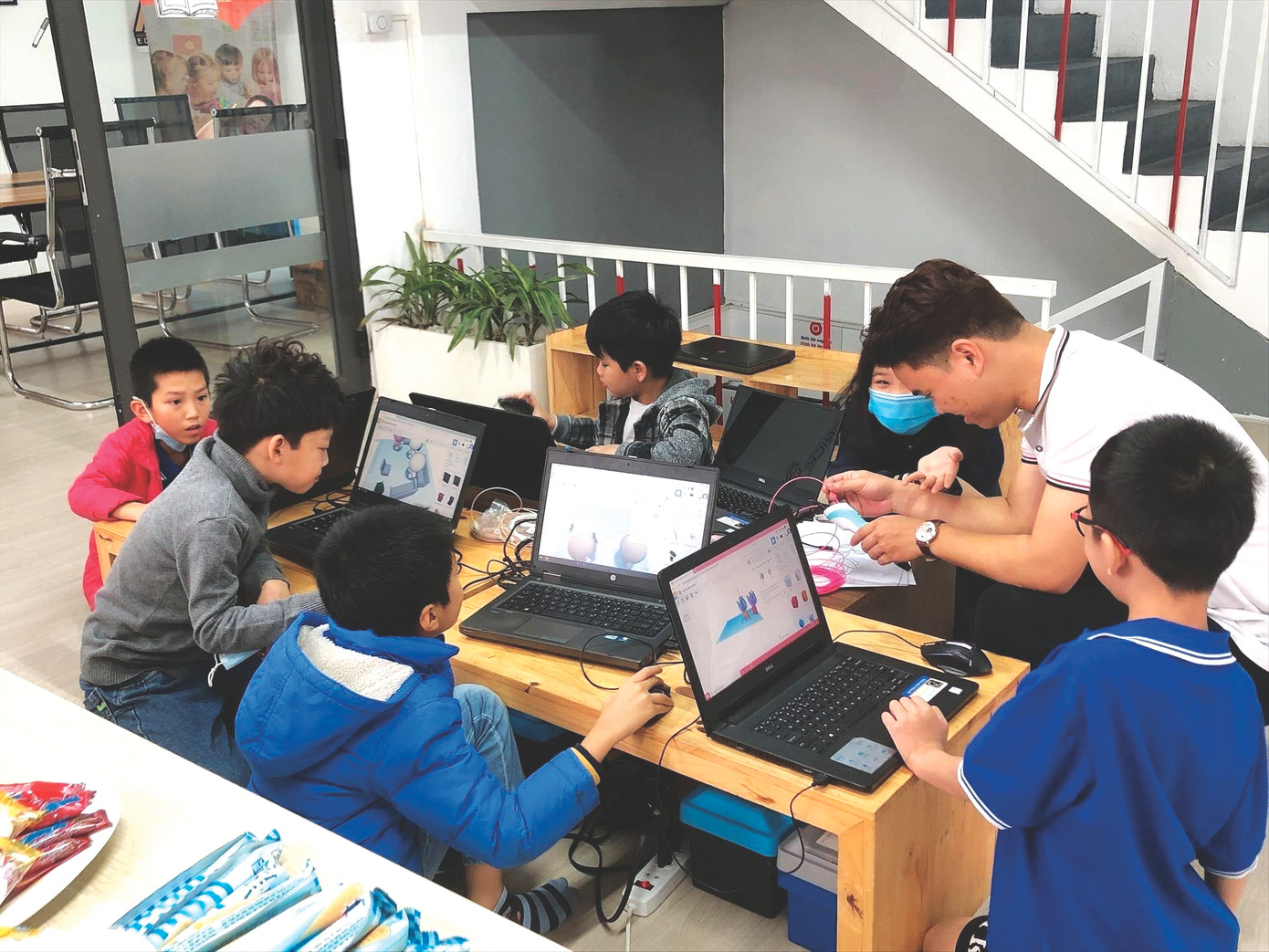 Anh Lương Đức Trung thành công trong việc đem đến các chương trình ngoại khóa dành cho đa dạng lứa tuổi học sinh Anh Lương Đức Trung thành công trong việc đem đến các chương trình ngoại khóa dành cho đa dạng lứa tuổi học sinh