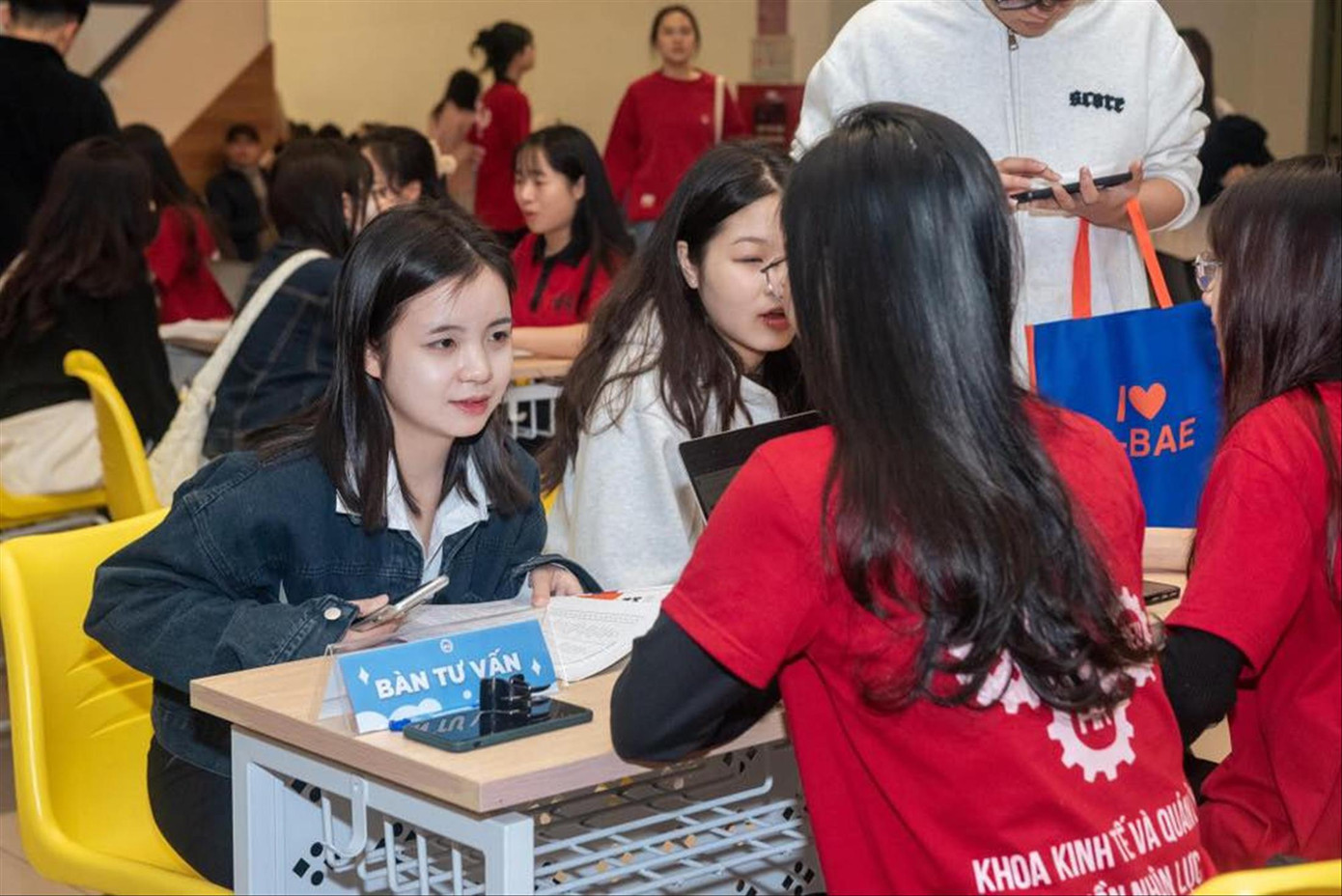 Thí sinh cần lưu ý những điểm mới trong xét tuyển ĐH năm 2025. Ảnh: NEU Thí sinh cần lưu ý những điểm mới trong xét tuyển ĐH năm 2025. Ảnh: NEU