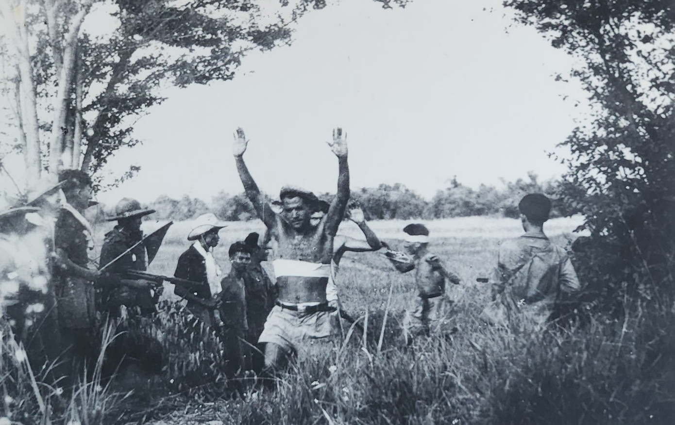 Tù binh Pháp đầu hàng tại Long An. Tù binh Pháp đầu hàng tại Long An.
