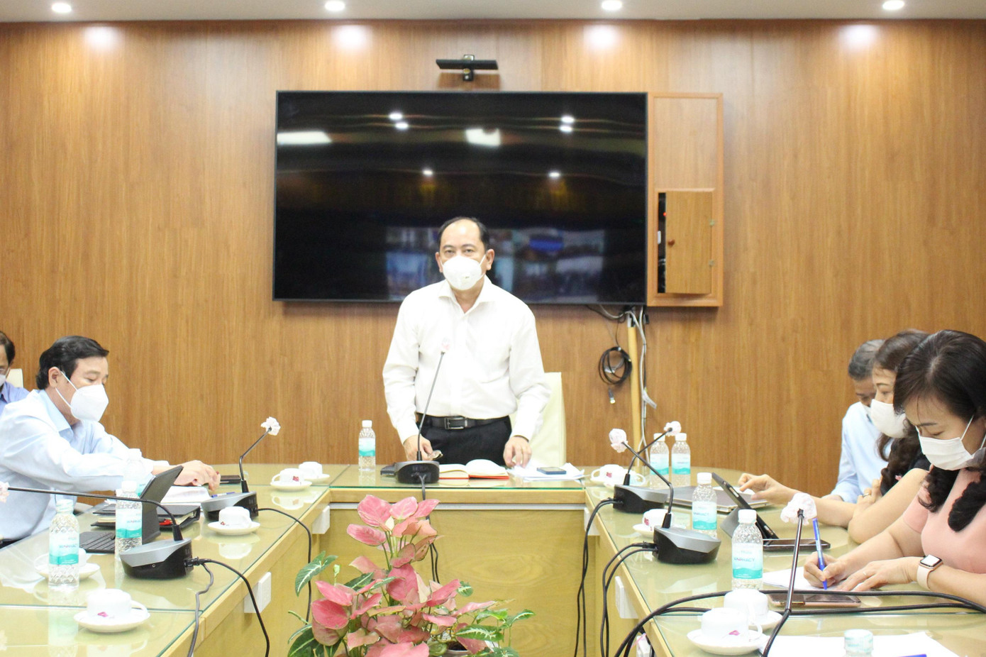 PGS Tăng Chí Thượng trong một cuộc họp phòng chống dịch COVID-19. Ảnh: Vân Sơn PGS Tăng Chí Thượng trong một cuộc họp phòng chống dịch COVID-19. Ảnh: Vân Sơn