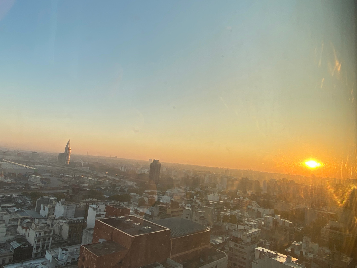 Bình minh trên một góc Montevideo.