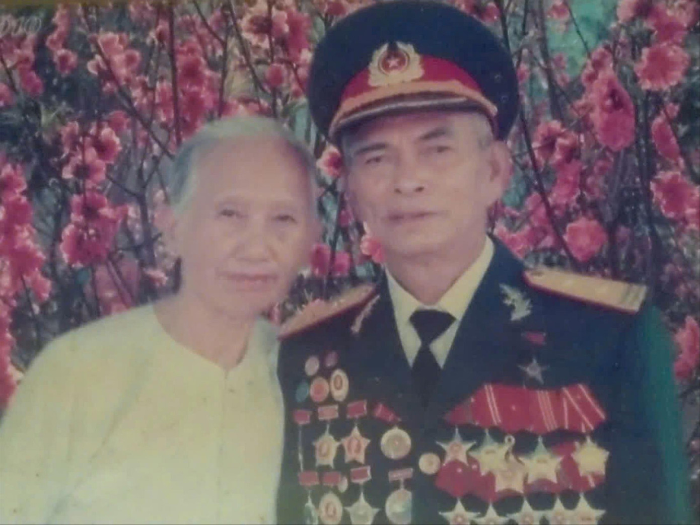 Vợ chồng ông Nông Văn Nghi (ảnh chụp 2015).