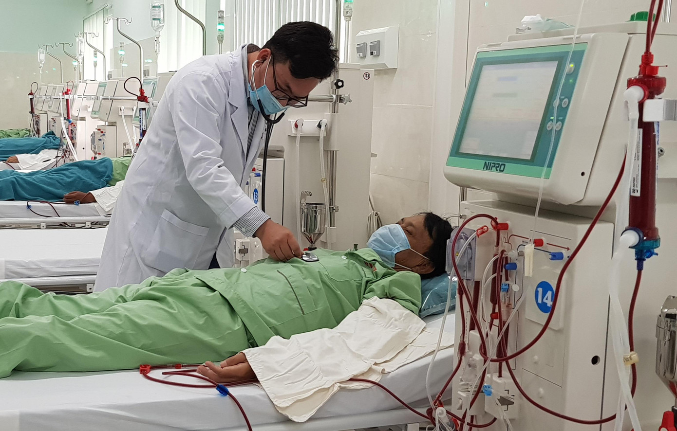 Bệnh nhân chạy thận nhân tạo tại Bệnh viện Nguyễn Tri Phương - TPHCM (ảnh: Vân Sơn).