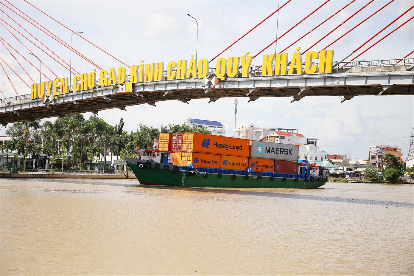 Tàu container di chuyển trên kênh Chợ Gạo (Tiền Giang). Ảnh: Nhật Huy Tàu container di chuyển trên kênh Chợ Gạo (Tiền Giang). Ảnh: Nhật Huy
