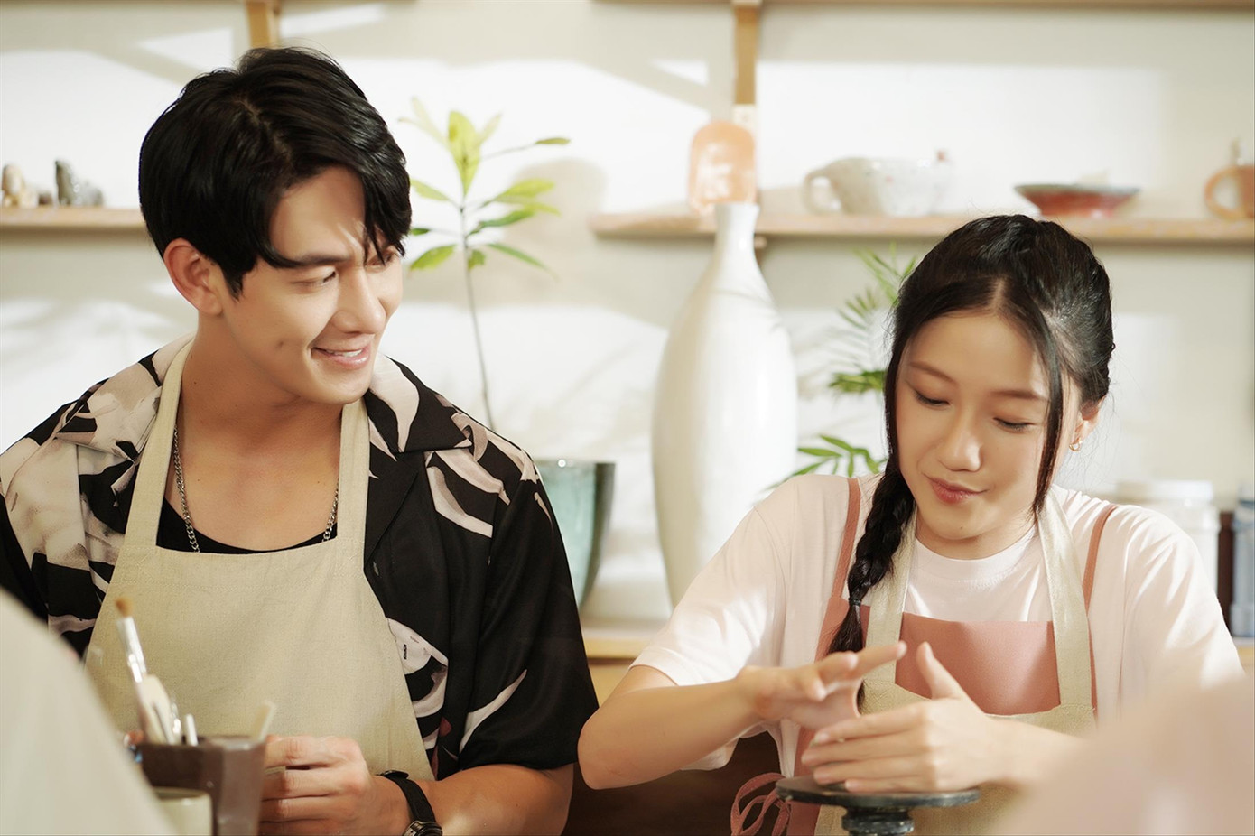 Nhà bà Nữ đạt doanh thu gần 500 tỷ đồng, trở thành phim Việt có doanh thu cao nhất