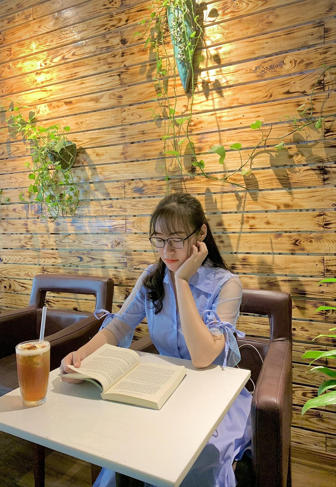 Chu Thị Quyên, sinh viên năm 4 trường Đại học Nội vụ - lấy sách làm niềm vui ngày giãn cách Chu Thị Quyên, sinh viên năm 4 trường Đại học Nội vụ - lấy sách làm niềm vui ngày giãn cách