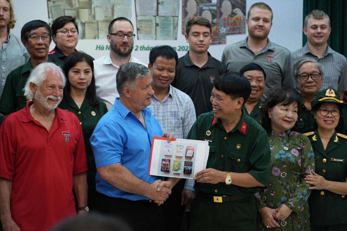 Nhiều di vật và kỷ vật được số hóa hình ảnh và thông tin trong dự án phi lợi nhuận - Hồ sơ Di sản Chiến tranh Việt Nam Ảnh: TRỌNG QUÂN Nhiều di vật và kỷ vật được số hóa hình ảnh và thông tin trong dự án phi lợi nhuận - Hồ sơ Di sản Chiến tranh Việt Nam Ảnh: TRỌNG QUÂN