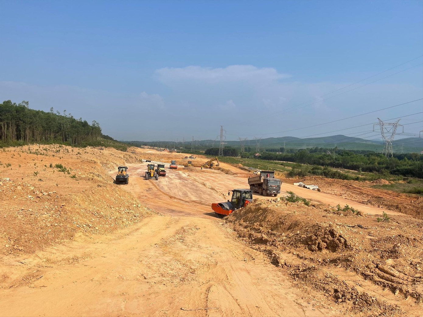 Nhiều gói thầu xây lắp tại Quảng Bình được cho là vi phạm Luật Đấu thầu năm 2023