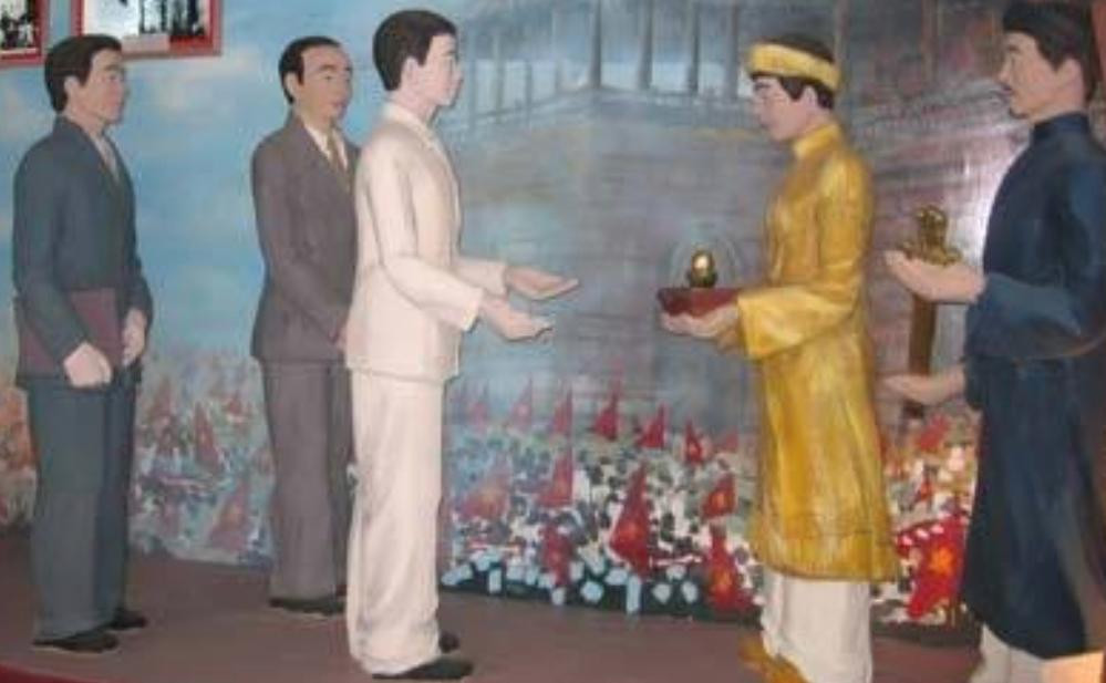 Tranh vẽ thời điểm trao ấn đăng trong bài của ông Tôn Thất Thọ được chú thích là nguồn từ Internet