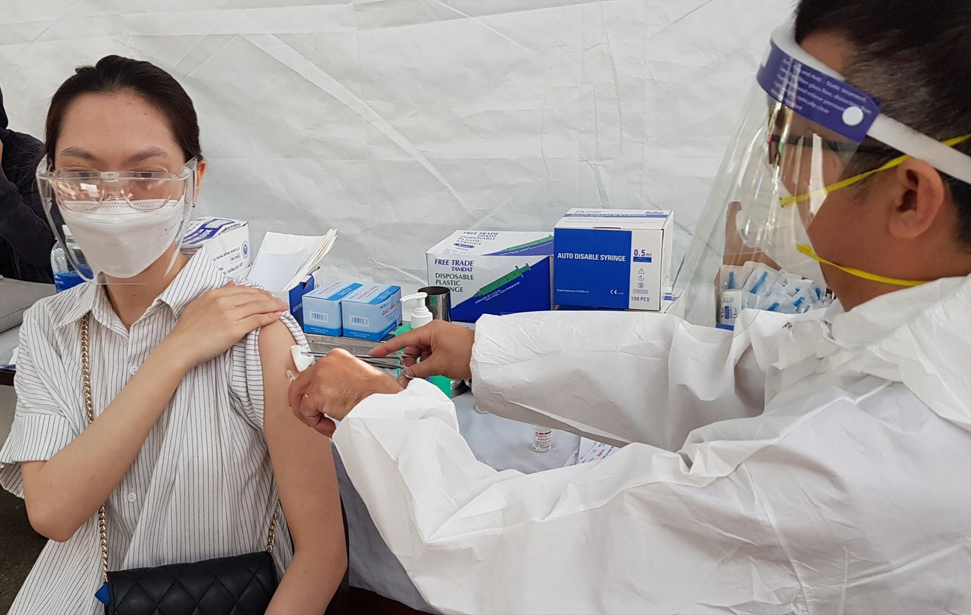 Hoạt động tiêm vắc xin phòng COVID-19 tại TPHCM được duy trì liên tục trong dịp Tết ảnh: Vân Sơn